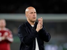 Liverpool má rozhodujúcu výhodu Ligy majstrov pred PSG, ktorá by mohla znamenať rozdiel Arne Slot ďakuje fanúšikom po prehre s PSG v Paríži