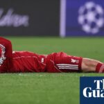 TOPSHOT-FBL-EUR-C1-PSG-LIVERPOOLTOPSHOT - Argentínsky stredopoliar Liverpoolu č. 10 Alexis Mac Allister reaguje na zemi počas prvého štvrťfinále futbalového zápasu Ligy majstrov UEFA medzi Paris Saint-Germain (PSG) a FC Liverpool na štadióne Parc des Princes v Paríži 8. apríla 2026 cez Getto FFPCK/FFPCKFCK/FFPCK.