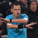 Alexis Mac Allister z Liverpoolu je faulovaný Willianom Pachom, čo vedie k nariadeniu penalty