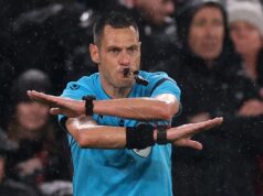 Liverpool povedal, že VAR došlo k chybe, keď penalta bola zrušená proti PSG uprostred „jasného a zjavného“ zmätku Alexis Mac Allister z Liverpoolu je faulovaný Willianom Pachom, čo vedie k nariadeniu penalty