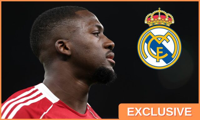 Liverpool v Ibrahime Konate rokuje o zmluve
