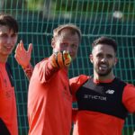 Dejan Lovren a Alex Manninger z Liverpoolu počas tréningu na Melwood Training Ground
