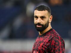 Liverpool zvažuje 33 miliónov libier hviezdy Premier League, ktorá by nahradila Mo Salaha, keď sa objavia požiadavky na prestup Yankuba Minteh oslavuje gól Brightonu