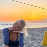 Livvy Dunne sa podelila o ďalší pohľad do zákulisia natáčania Baywatch