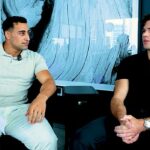 Braden 'Clavicular' Peters (na obrázku vpravo s austrálskym influencerom Jonom-Bernardom Kairouzom) sa zameral na futbalových fanúšikov na celom svete, aby nosili tovar svojho tímu.