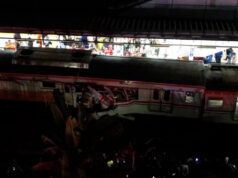 Ľudia, ktorí prežili smrteľnú nehodu vlaku v Indonézii vytiahnutí z vraku | Infraštruktúra Ľudia, ktorí prežili smrteľnú nehodu vlaku v Indonézii vytiahnutí z vraku | Infraštruktúra