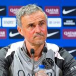 POISSY, FRANCÚZSKO – 2. apríla: Tréner Luis Enrique z FC Paris Saint-Germain odpovedá na otázky počas tlačovej konferencie v kampuse PSG 2. apríla 2026 vo francúzskom Poissy. (Foto Glenn Gervot – PSG / PSG cez Getty Images)