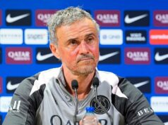 Luis Enrique dáva Man Utd jasnú odpoveď na nahradenie Michaela Carricka POISSY, FRANCÚZSKO – 2. apríla: Tréner Luis Enrique z FC Paris Saint-Germain odpovedá na otázky počas tlačovej konferencie v kampuse PSG 2. apríla 2026 vo francúzskom Poissy. (Foto Glenn Gervot – PSG / PSG cez Getty Images)