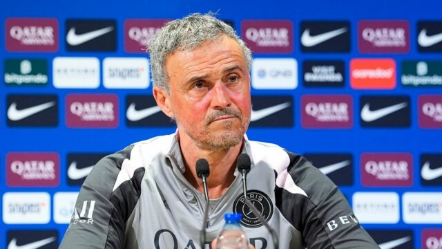 POISSY, FRANCÚZSKO – 2. apríla: Tréner Luis Enrique z FC Paris Saint-Germain odpovedá na otázky počas tlačovej konferencie v kampuse PSG 2. apríla 2026 vo francúzskom Poissy. (Foto Glenn Gervot – PSG / PSG cez Getty Images)