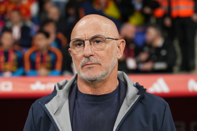 Luis de la Fuente a Rafael Louzan kritizujú „netolerovateľné“ rasistické skandovanie
