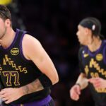 Luka Doncic dosiahol míľnikové body v Lakers' rout of Cavaliers