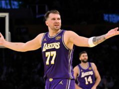 Luka Dončić odišiel do konca regulárnej sezóny s natiahnutou ľavou stehennou šľachou Luka Dončić odišiel do konca regulárnej sezóny s natiahnutou ľavou stehennou šľachou