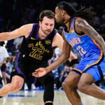 Luka Doncic z Lakers utrpel zranenie kolenného kĺbu, odchádza proti Thunderovi