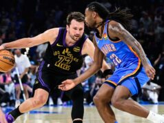 Luka Doncic z Lakers utrpel zranenie kolenného kĺbu, odchádza proti Thunderovi Luka Doncic z Lakers utrpel zranenie kolenného kĺbu, odchádza proti Thunderovi