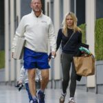 Bývalý prezident Carltonu Luke Sayers a jeho nová partnerka Alexandra Elms sú na snímke, ako cez víkend vystupujú v Melbourne.