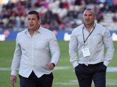 MUNSTER IN A MESS: Slabé výsledky na ihrisku, odchod trénerov, 100 zamestnancov čelí prepúšťaniu a teraz bývalí hráči odišli na protest proti poslednej vedľajšej show – prečo je toto vymenovanie Randla ĎALŠÍM vlastným gólom v sezóne hádok Roger Randle (vpravo) bol pravou rukou Claytona McMillana vo Waikato Chiefs