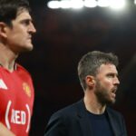 Maguire chváli Carricka za obrat v Manchestri United, keď sa blíži návrat do Ligy majstrov