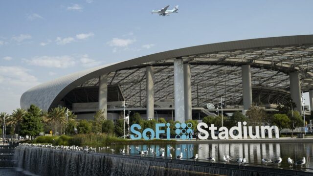 Majstrovstvá sveta vo futbale 2026 – Pracovníci štadióna SoFi žiadajú zákaz ICE z turnaja, inak hrozia štrajkom
