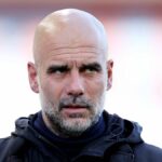BURNLEY, ANGLICKO - 22. apríla: Pep Guardiola, manažér Manchestru City, prichádza na štadión pred zápasom Premier League medzi Burnley a Manchester City na Turf Moor 22. apríla 2026 v Burnley v Anglicku. (Foto: Alex Livesey/Getty Images)