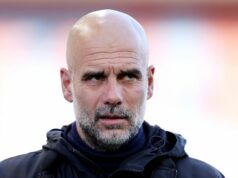 Man City požiada šéfov Premier League, keďže boj o titul Arsenalu naberá nový nádych BURNLEY, ANGLICKO - 22. apríla: Pep Guardiola, manažér Manchestru City, prichádza na štadión pred zápasom Premier League medzi Burnley a Manchester City na Turf Moor 22. apríla 2026 v Burnley v Anglicku. (Foto: Alex Livesey/Getty Images)