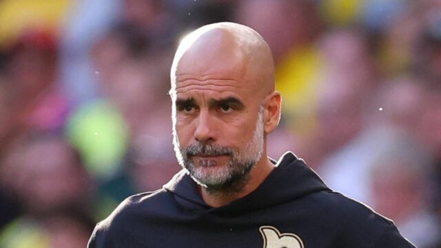 LONDÝN, ANGLICKO - 25. apríla: Manažér / hlavný tréner Manchestru City Pep Guardiola počas semifinálového zápasu FA Cupu Emirates medzi Manchestrom City a Southamptonom 25. apríla 2026 v Londýne v Anglicku. (Foto Catherine Ivill - AMA/Getty Images)