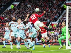 Man United 2-1 Brentford: Bruno Fernandes dokazuje, že jeho pripútanie k novej zmluve toto leto je najdôležitejšou vecou na programe Old Trafford, píše CHRIS WHEELER Casemiro otvára skóre šikovnou hlavičkou na zadnej žrdi, aby prekonal Caoimhina Kellehera