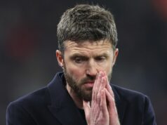 Man Utd by mohol mať navrch v boji za 100 miliónov libier vďaka prísnemu pravidlu o prestupoch Elliot Anderson z Nottingham Forest sa prizerá počas zápasu Premier League medzi Nottingham Forest a Fulham na City Ground 15. marca 2026 v Nottinghame v Anglicku.