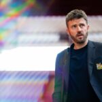 MANCHESTER, ANGLICKO - 15. marca: Hlavný tréner/manažér Manchestru United Michael Carrick prichádza pred zápasom Premier League medzi Manchestrom United a Aston Villa na Old Trafford 15. marca 2026 v Manchestri v Spojenom kráľovstve. (Foto: Ash Donelon/Manchester United cez Getty Images)