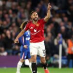 LONDÝN, ANGLICKO - 18. apríla: Matheus Cunha z Manchestru United oslavuje strelenie prvého gólu svojho tímu počas zápasu Premier League medzi Chelsea a Manchestrom United na Stamford Bridge 18. apríla 2026 v Londýne v Anglicku. (Foto: Julian Finney/Getty Images)