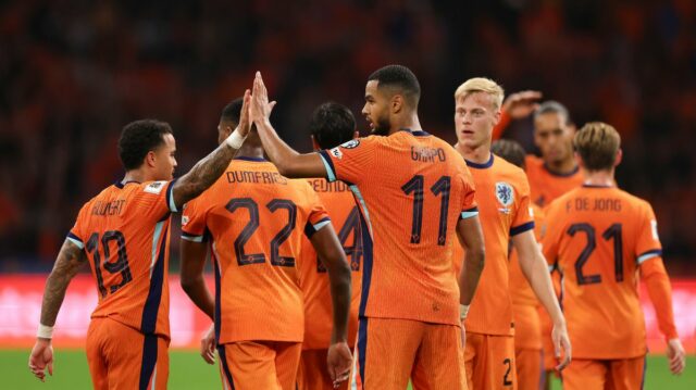 Memphis Depay z Holandska reaguje počas zápasu osemfinále UEFA EURO 2024 medzi Rumunskom a Holandskom. 