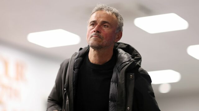Man Utd sa dozvie pravdu o Luisovi Enriquem uprostred ponuky Luis Enrique sa pozerá