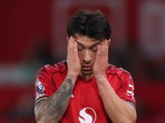 Man Utd sa po komentároch Michaela Carricka rozhodol odvolať Lisandro Martinez za červenú kartu Lisandro Martinez