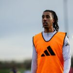 Leny Yoro počas tréningu Manchestru United
