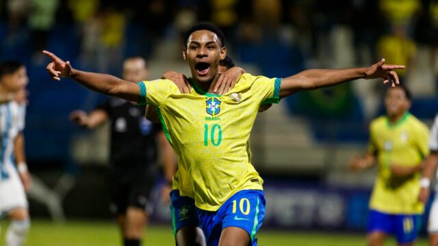 Akcie Eduarda Conceicaa sú preplnené a niektoré z najväčších svetových klubov ho chcú