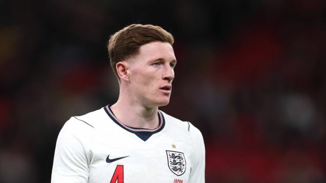 Man Utd „predá osem hráčov“ na financovanie trháku s prestupom LONDÝN, ANGLICKO - 31. marca: Elliot Anderson z Anglicka počas medzinárodného priateľského zápasu medzi Anglickom a Japonskom na štadióne Wembley 31. marca 2026 v Londýne v Anglicku. (Foto: Alex Pantling/Getty Images)