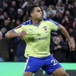 Manchester United a Everton majú toto leto na radare Shea Charlesa zo Southamptonu