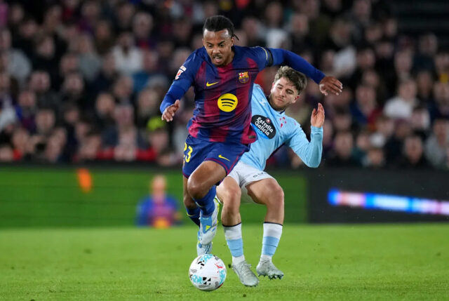 Manchester United je nastavený na rivala Chelsea o tohto obrancu Barcelony: Mal by Carrick ísť za ním?
