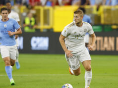 Manchester United posilnil, keď sa trio oficiálne vrátilo do tréningu Manchester United posilnil, keď sa trio oficiálne vrátilo do tréningu