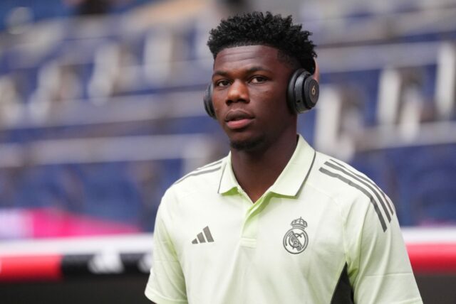 Manchester United sleduje stredopoliara Realu Madrid Auréliena Tchouaméniho
