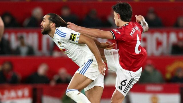 Manchester United vs Leeds – Michael Carrick označil Martinezovú červenú kartu za „najhoršie rozhodnutie“ vôbec
