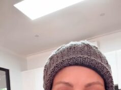 Manželka Footy star prináša srdcervúce aktuálne informácie o boji s rakovinou Lynette Bolton odhalila emocionálne detaily svojej liečby rakoviny, vrátane oholenia hlavy, keď sa vedľajšie účinky chemoterapie zintenzívnili