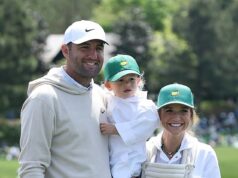 Manželka Scottieho Schefflera sa 12 dní po pôrode prekvapivo objavila na súťaži Masters Par 3 Len 12 dní po tom, čo jeho manželka Meredith porodila druhého syna Remyho, sa matka aj dieťa pripojili k Schefflerovi v Auguste spolu s prvorodeným Bennettom.