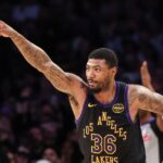 Marcus Smart z Lakers udáva tón proti Kevinovi Durantovi, Rockets