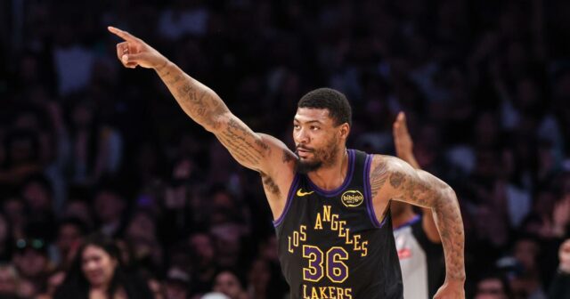 Marcus Smart z Lakers udáva tón proti Kevinovi Durantovi, Rockets
