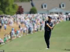 Masters 2026 LIVE: Najnovší rebríček a aktualizácie, keď sa Rory McIlroy delí o vedenie s Cameronom Youngom, zatiaľ čo Scottie Scheffler a Justin Rose majú silné začiatky Golf – The Masters – Národný golfový klub Augusta, Augusta, Georgia, USA – 12. apríla 2026 Angličan Justin Rose zasiahol na 1. jamke počas posledného kola REUTERS/Mike Segar