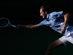 Medvedev dostal pokutu 7 000 dolárov za rozbitie rakety 7-krát na turnaji Monte Carlo Masters Download app from appStore