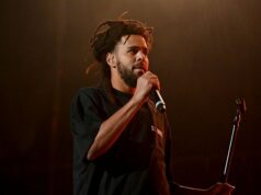 Megastar americký rapper J. Cole podpísal zmluvu o hraní basketbalu v Číne v bizarnej kariére J. Cole údajne podpísal zmluvu s Nanjing Monkey Kings, aby mohol hrať v Číne