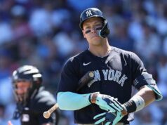 Michael Kay hovorí, že Yankees by mali vyhrať Svetovú sériu, kým dostanú náhradný dres Michael Kay hovorí, že Yankees by mali vyhrať Svetovú sériu, kým dostanú náhradný dres