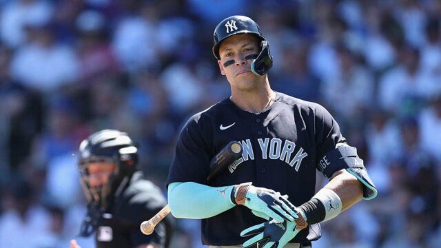 Michael Kay hovorí, že Yankees by mali vyhrať Svetovú sériu, kým dostanú náhradný dres
