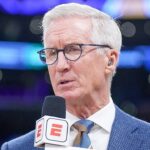 Mike Breen z ESPN rozbil NBA za to, že zakázal miestnym vysielateľom vstup do play-off
